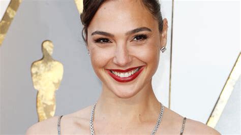 gal gadot leaks|Image of topless Gal Gadot whips internet into a。